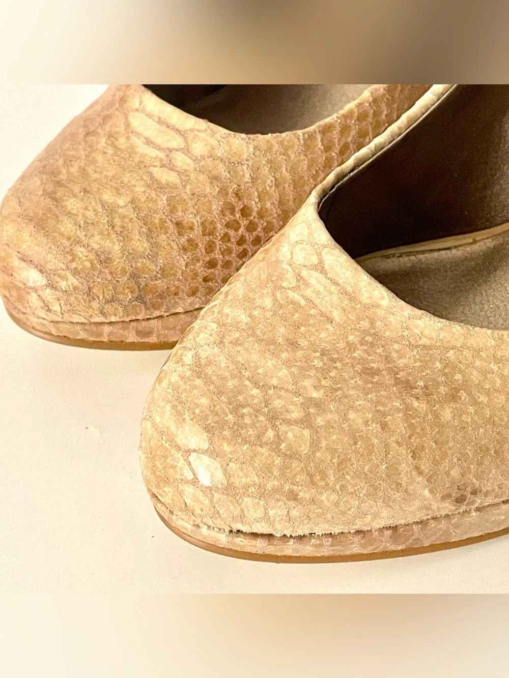 Moda beige leather snakeskin-embossed platform pumps size 6.5